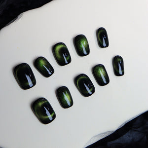 Magnetic cat-eye nails with a glossy green finish.